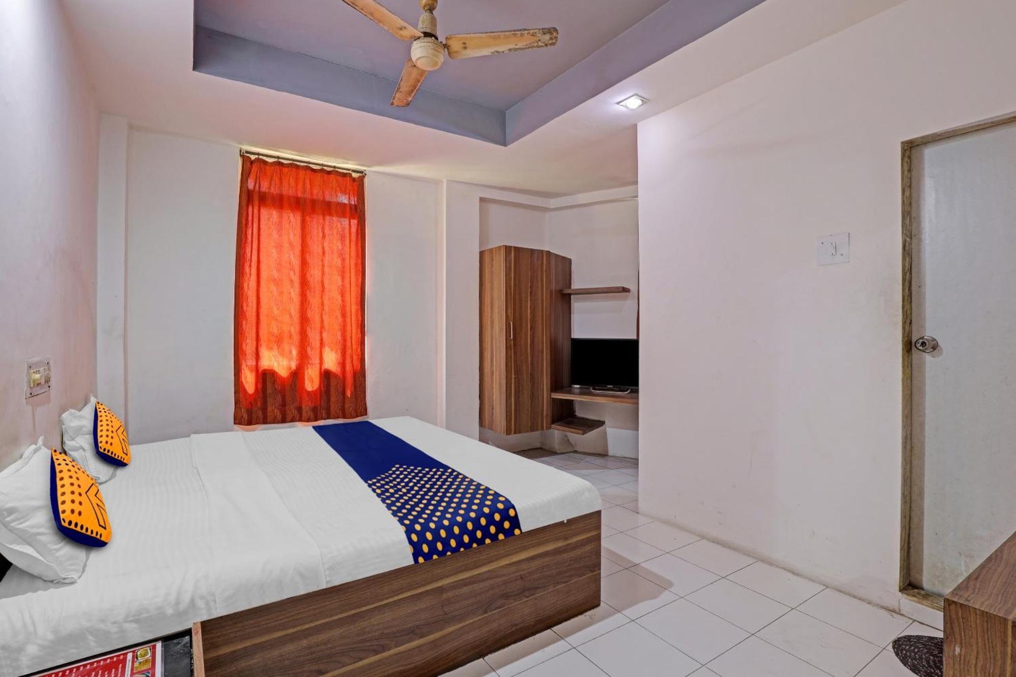 Oyo Flagship 80463 Hotel Mini Palace Vadodara Exterior foto